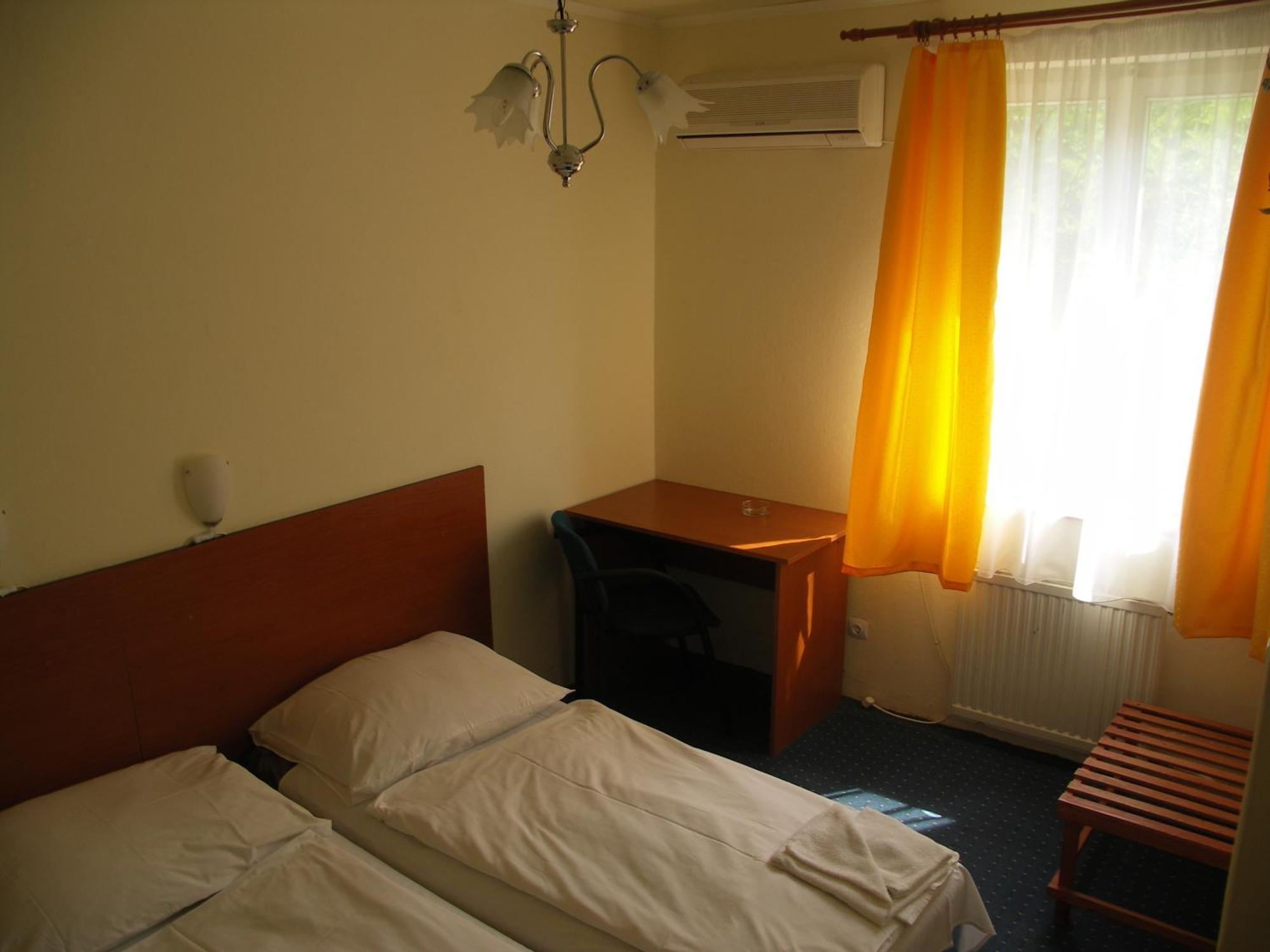Carmen Pension Budapest Exteriör bild