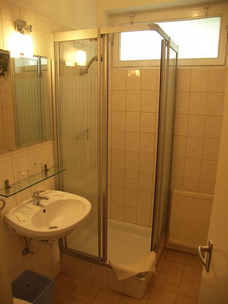 Carmen Pension Budapest Exteriör bild